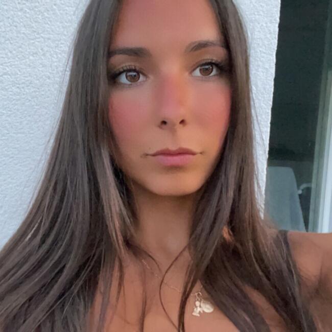 Babysitter in Médan: Christelle