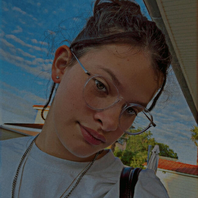 Babysitter in Communay: Débora