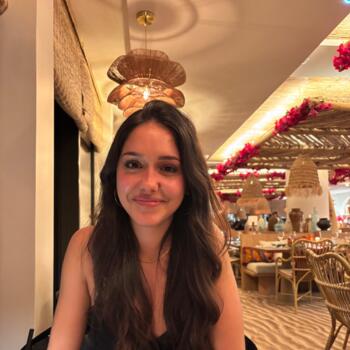 Babysitter in Biarritz: Léa