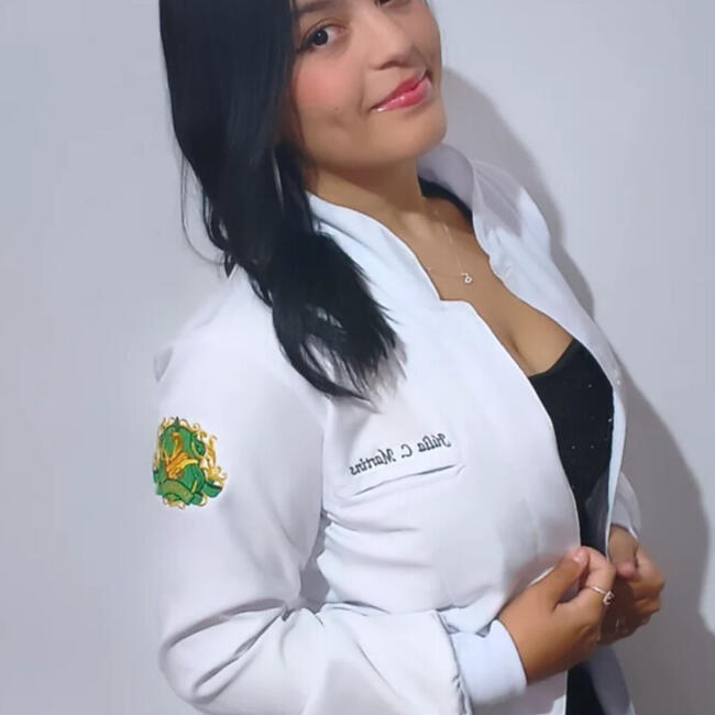 Babá em Brasília: Julia caldeira