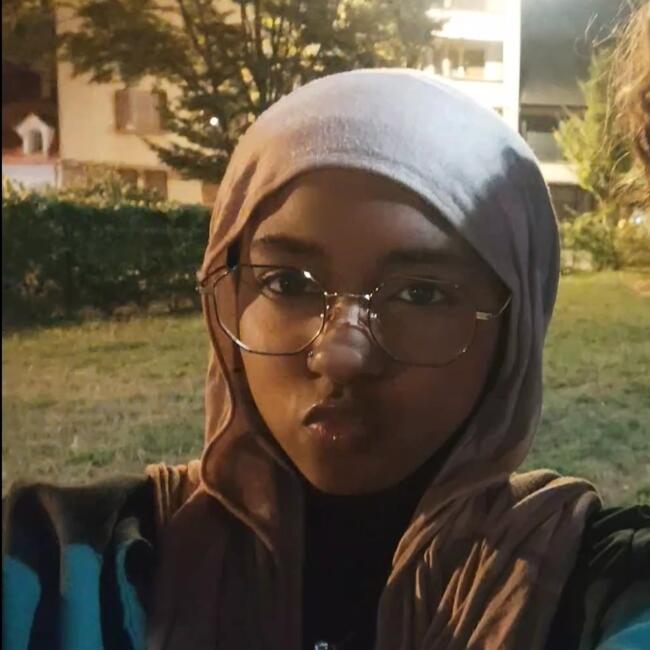 Babysitter in Dijon: Leyana