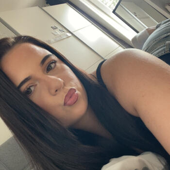 Babysitter in Flushing: Lejla