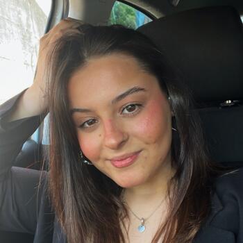 Nanny in El Astillero: Nadia