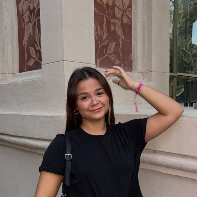 Babysitter in Santa Coloma de Gramenet: Lucia