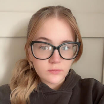 Babysitter in Wingate: Naomi