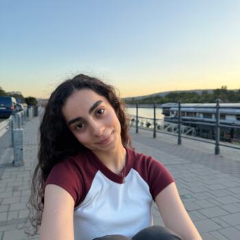 Babysitter in Budapest: Sara