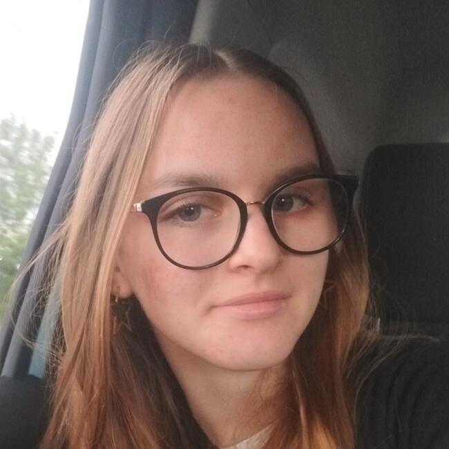 Babysitter in Saint-Georges-des-Coteaux: Juliette