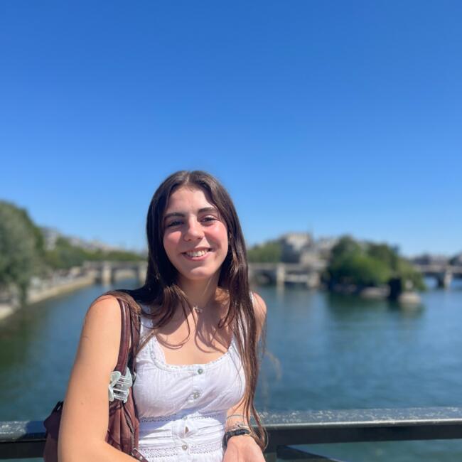 Babysitter in Antony: Louise