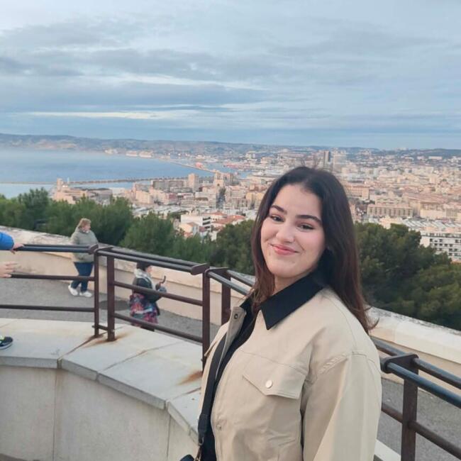 Babysitter in Marseille: Lisa