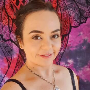 Babysitter in Edgecumbe: Toni