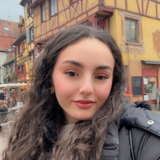 Babysitter in Besançon: Lilya