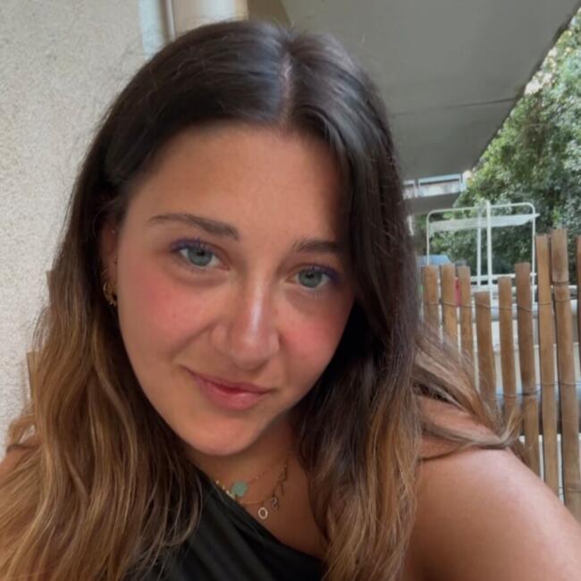 Babysitter in Viols-le-Fort: Lison