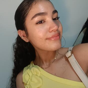 Babysitter in Maringá: Júlia