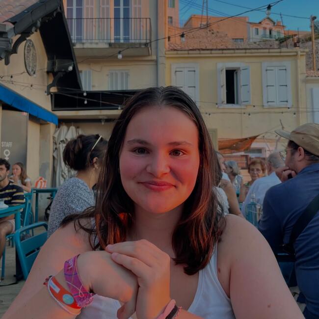 Babysitter in Saint-Denis: Justine