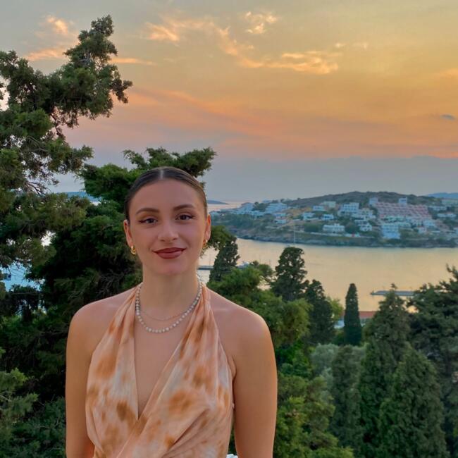 Babysitter στην περιοχή Δάφνη: Τριαδα