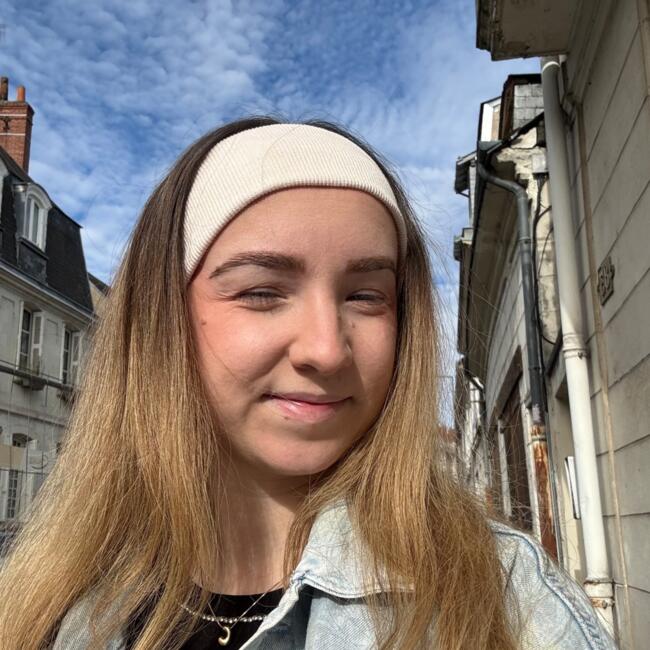 Babysitter in Tours: Cyndie