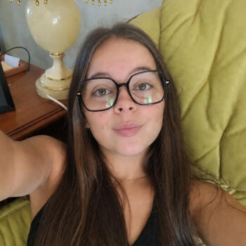 Babysitter in Bruz: Laura