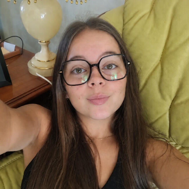 Babysitter in Bruz: Laura