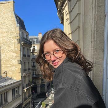 Babysitter in Tours: Mina