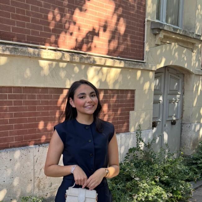 Babysitter in Nanterre: Assia