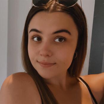 Baby-sitter in Port Macquarie: Kayla