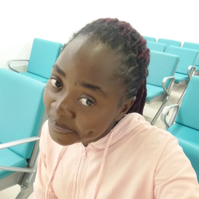 جليسة أطفال في دبي: Hannah