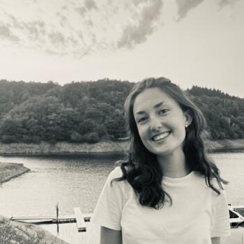 Babysitter in Mont-Saint-Aignan: Julie