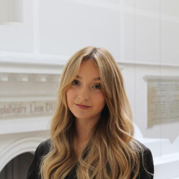 Babysitter in Paris: Chloé