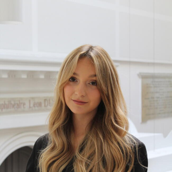 Babysitter in Paris: Chloé