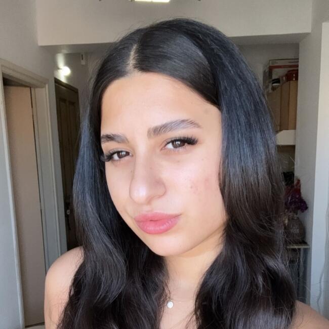 Stróvolos bölgesinde bebek bakıcısı: Στέλλα