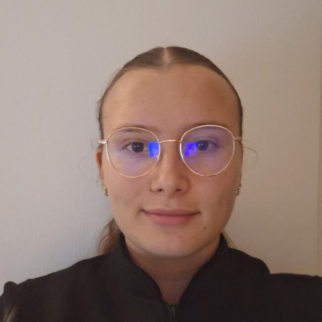 Babysitter in Saint-Just-Malmont: Eva