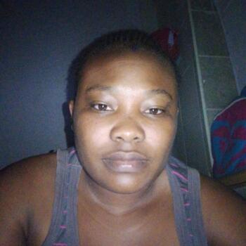 Babysitter Boksburg: Sikhululekile