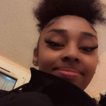 Babysitter in Sainte-Geneviève-des-Bois: Lyna