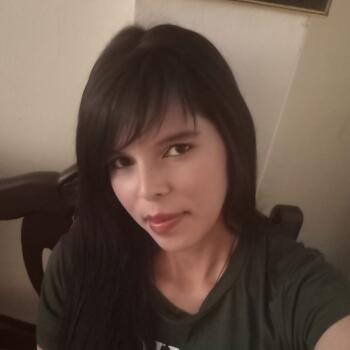 Babysitter in Auburn: Veronica