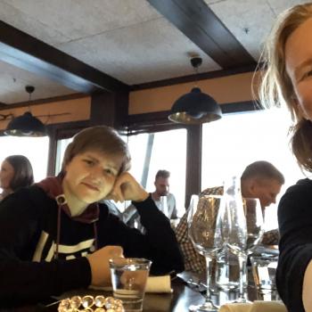 Babysitter Singapore: Leksu Monney