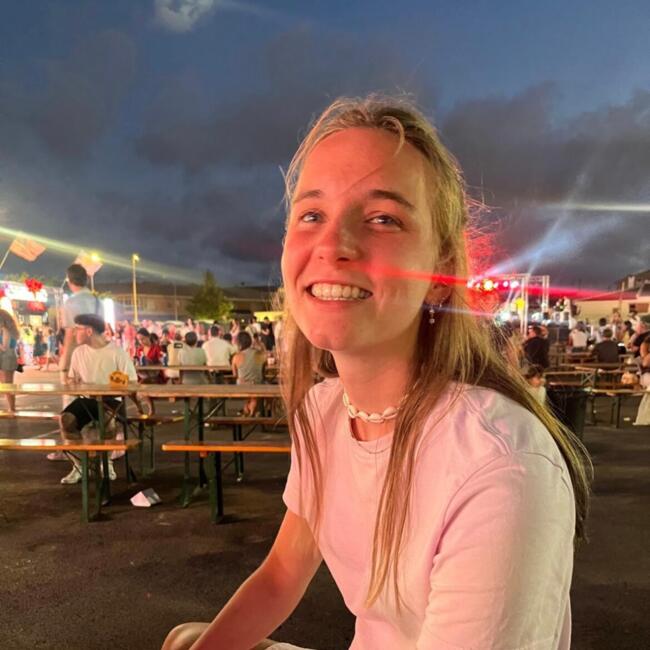 Babysitter in Wevelgem: Ella