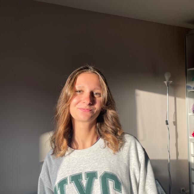 Babysitter in Versailles: Louise