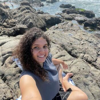 Babysitter in Salvador: Nicole
