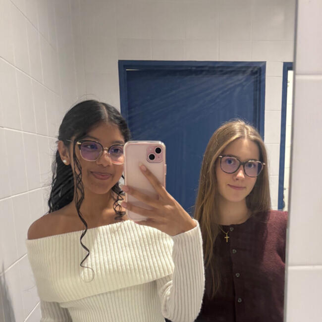 Babysitter in Istres: Romane et Shoela