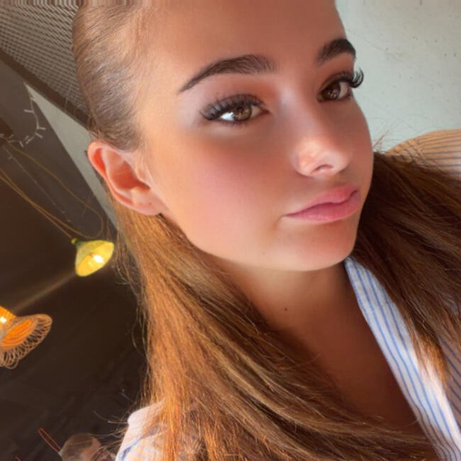 Babysitter in Marseille: Cassie