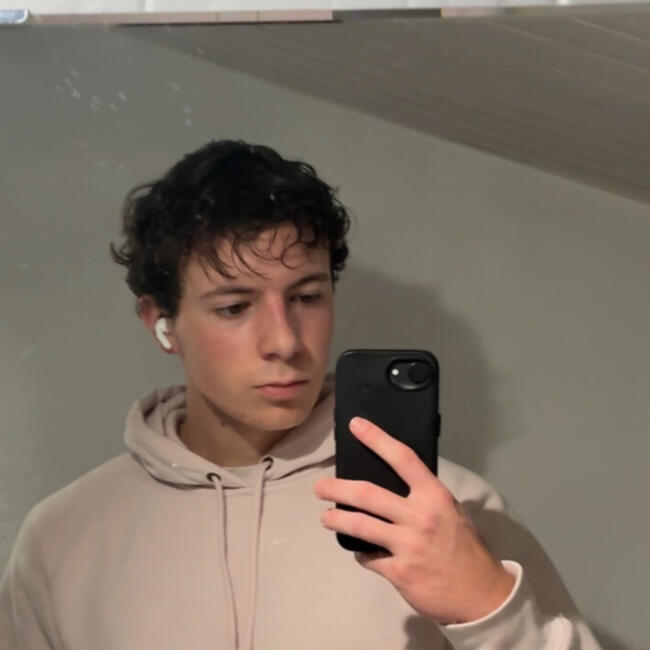 Babysitter in Biganos: Matthew