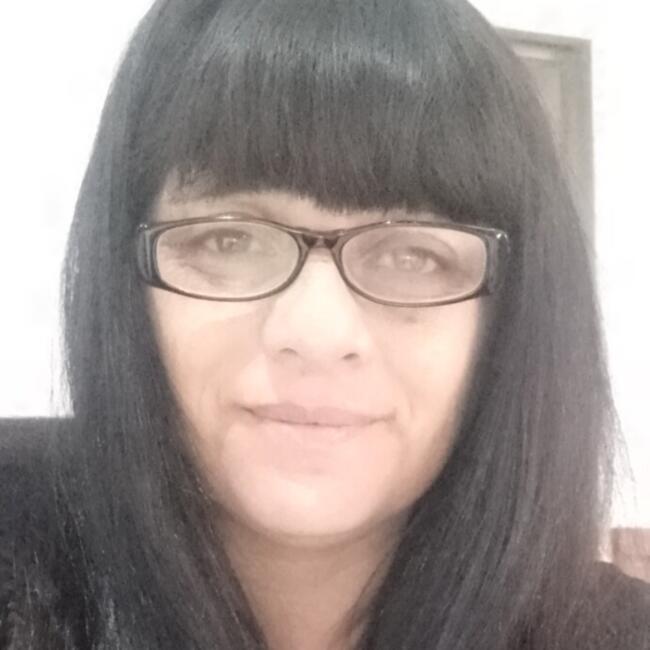 Babysitter in San Fernando: Laura