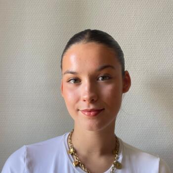 Babysitter in Bazouges-la-Pérouse: Julie