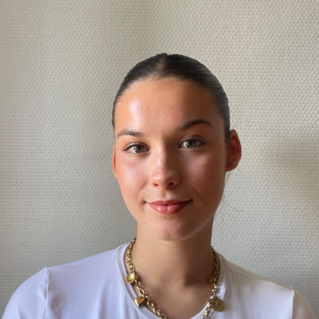 Babysitter in Bazouges-la-Pérouse: Julie