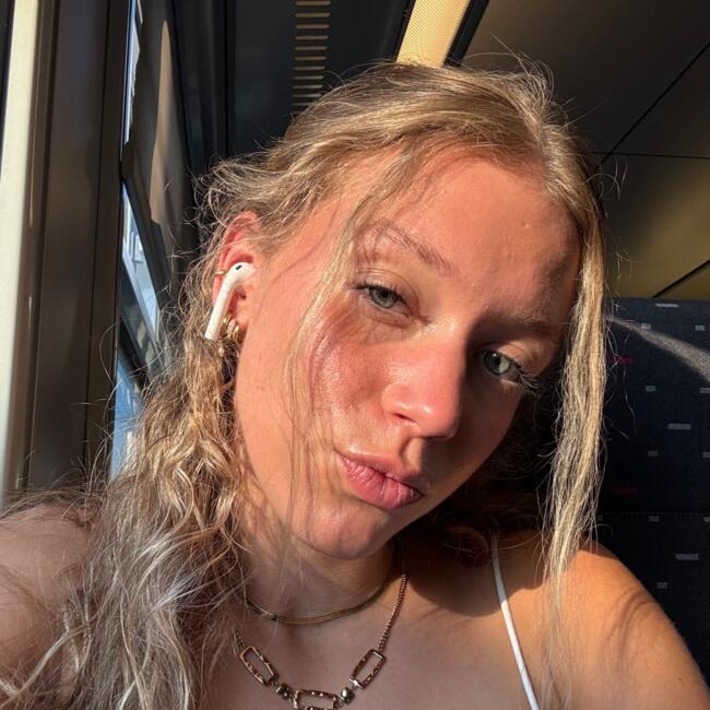 Babysitter in Berlaar: Amy