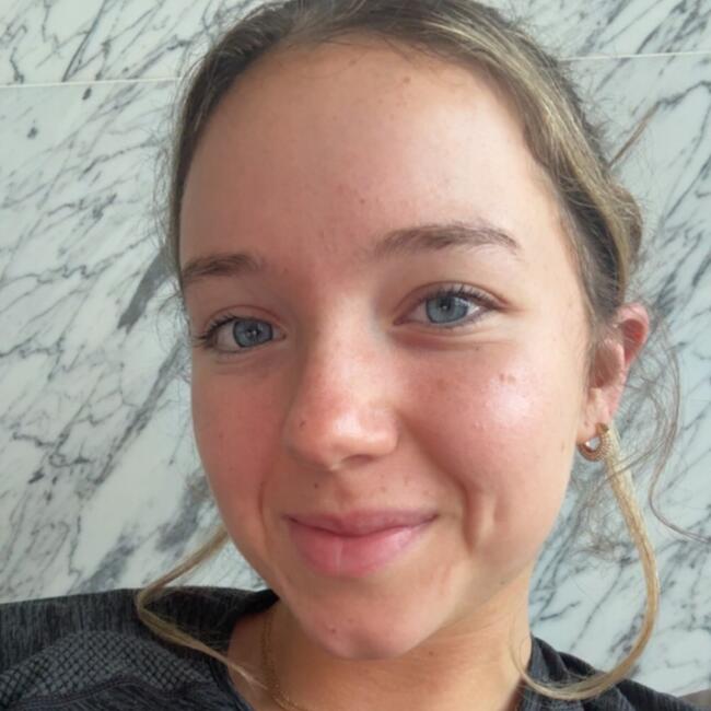 Babysitter in Singapore: Isabella