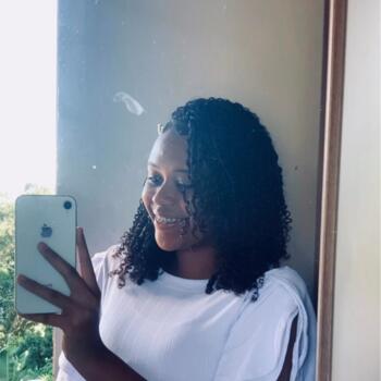 Babá em Linhares: Mickaella