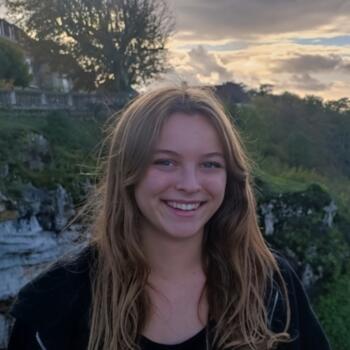 Babysitter in Attiches: Fleur