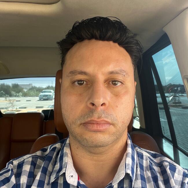 وظيفة جليسة أطفال في دبي: Hamid