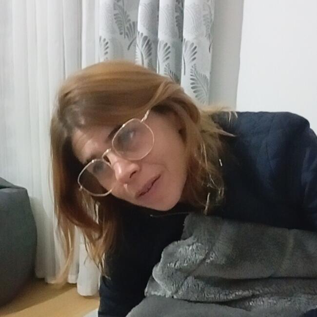 Babysitter in Batalha: Tania